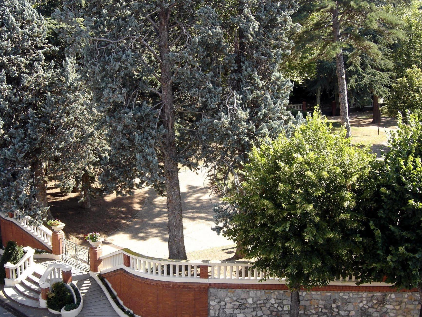 Hotel Restaurant Du Lauragais Logis De France فيلفرانش-دو لوراجيه المظهر الخارجي الصورة